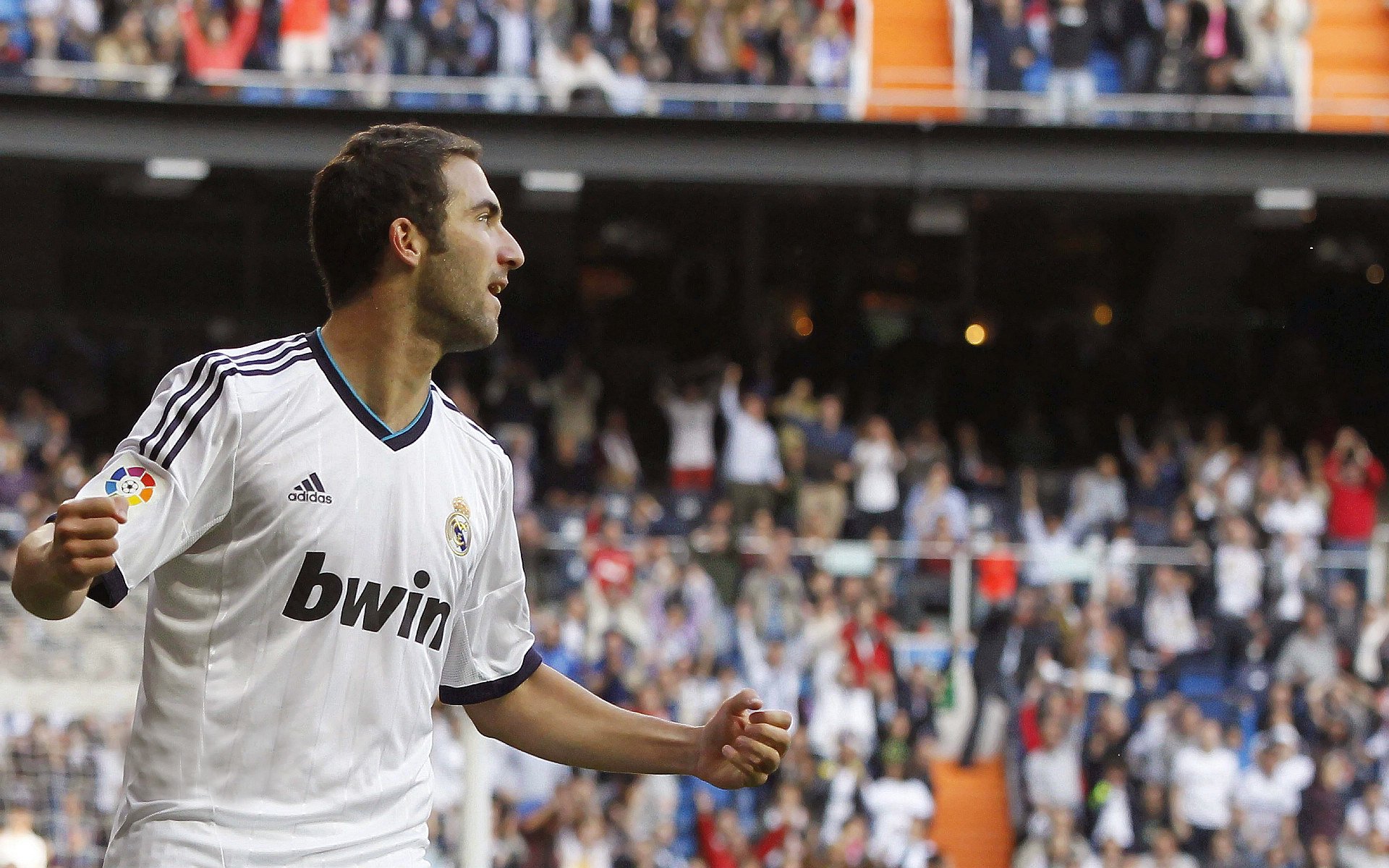 开云体育在线-喀麦隆打穿贝蒂斯，基耶萨如何用非洲节奏撕碎西甲防线